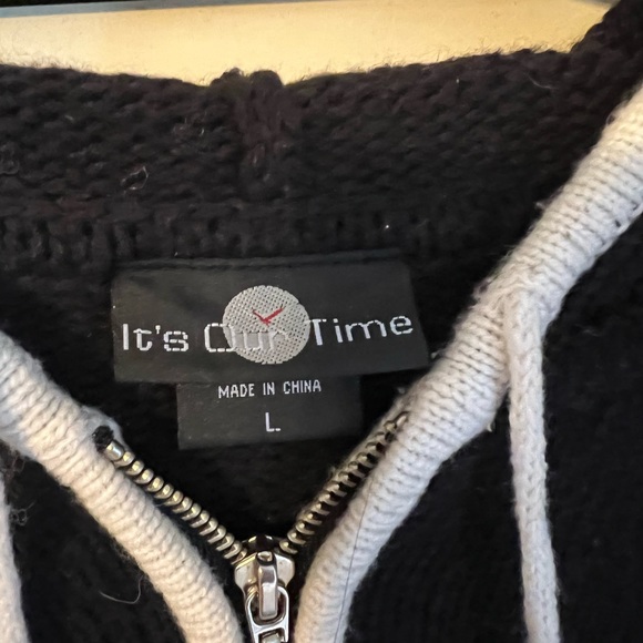 Zip Front Sweater Hoodie w/Snowflakes & PomPom Details - Picture 3 of 5